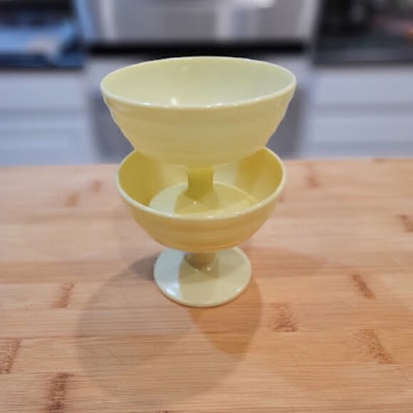 Vintage Hazel Atlas Ice Cream Parfait Bowls - Set of 2 Yellow - Picture 1 of 6
